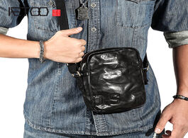 Foto van Tassen aetoo retro messenger bag men s mini leather vertical casual carrying small shoulder