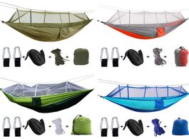 Foto van Meubels outdoor parachute cloth hanging hammock with mosquito net ultra light nylon aarmy green camp