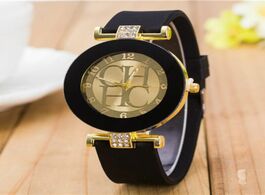 Foto van Horloge 2018 new simple leather brand geneva casual quartz watch women crystal silicone watches relo