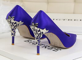 Foto van Schoenen elegant metal carved heels women pumps 2019 high quality fashion sexy silk 13 color 10cm sh