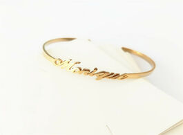 Foto van Sieraden low moq 1pcs custom jewelry name text cut out bangle women gold bracelet stackable bridal w