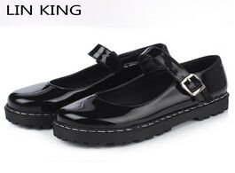 Foto van Schoenen lin king big size women wedge pumps solid patent leather platform shoes buckle mary janes l