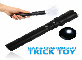 Foto van Speelgoed electric shock batons stick shocking flashlight shocker 2 in 1 anti stress gadget joke pra