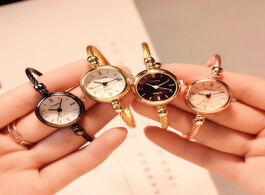 Foto van Horloge small gold bangle bracelet luxury watches stainless steel retro ladies quartz wristwatches f
