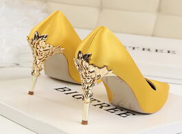 Foto van Schoenen metal carved thin heel high heels pumps women shoes 2018 sexy pointed toe ladies fashion ca