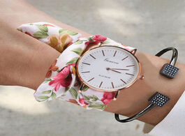 Foto van: Horloge women watches zegarek damski vogue floral strap wristwatch s jacquard cloth quartz watch dre