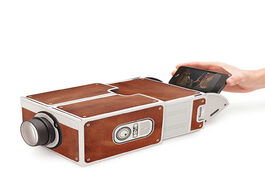 Foto van Computer mini smart phone projector cinema portable home use diy cardboard family entertainment proj