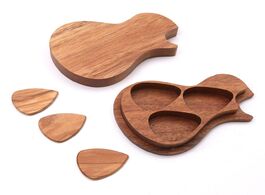 Foto van Sport en spel handmade wooden guitar pick box and picks plectrum storage accessories
