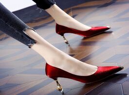 Foto van Schoenen women s shoes color matching metal pointed satin high heeled 2020 new fine with wild four s