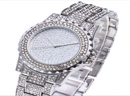 Foto van Horloge women watch fashionable casual dress luxury suit with diamond inlaid star alloy quartz stain