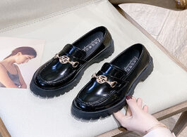 Foto van Schoenen 2020 small leather shoes black metal buckle shallow flat chunky loafers patent slip on espa