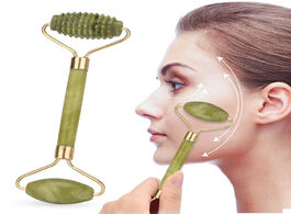 Foto van Schoonheid gezondheid natural jade roller face massage crystal stone massager skin wrinkle removal