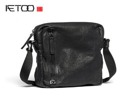 Foto van Tassen aetoo slant bag men s retro shoulder leather fashion trend mini