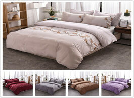 Foto van Huis inrichting simple luxury plain king size bedding set jacquard floral printed bed linen duvet co