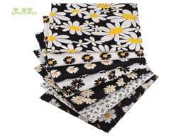 Foto van Huis inrichting black white flower series printed plain cotton fabric diy sewing quilting for baby c