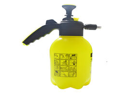 Foto van Auto motor accessoires hand operated pressurized snow foam sprayer cannon nozzle pump 2l bottle car 