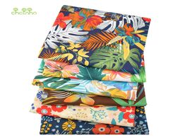 Foto van Huis inrichting printed plain cotton fabric tropical rainforest diy sewing quilting for baby childre