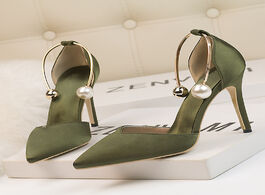 Foto van Schoenen new elegant pearl metal buckle high heels women sandals korean fashion soft silk pointed la