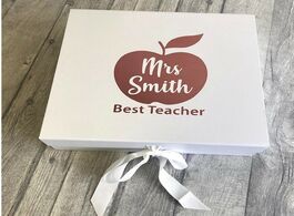 Foto van Huis inrichting personalised best teacher white gift box with ribbon tie cutom apple design name ins