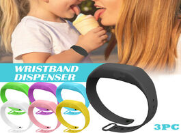 Foto van Horloge 3pcs child wristband hand dispenser adjustable silicone bracelet multicolor sanitizer pump d