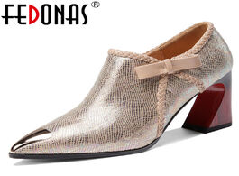 Foto van Schoenen fedonas 2020 spring quality sheepskin strange heels women pumps side zipper rome shoes woma