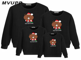 Foto van Baby peuter benodigdheden cute bear merry christmas family look matching clothes dad mom daughter so