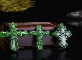 Foto van Sieraden natural green jade cross pendant necklace jewellery chinese hand carved relax healing fashi