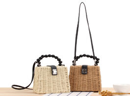 Foto van Tassen 16x16cm new lovely wooden beads handbag woven bag summer beach natural style metal lock shoul