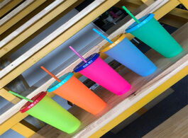 Foto van Huis inrichting reusable plastic water bottle temperature color changing cold cup magic tumbler pers