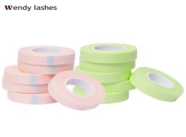 Foto van Schoonheid gezondheid eyelash extension green tape sticker isolation with holes breathable sensitive