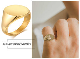 Foto van Sieraden personalized stainless steel signet ring in gold color engraving initial letter pinky women
