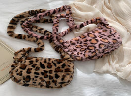 Foto van Tassen 2020 fluffy female handbag small fashion leopard print crossbody bag women plush soft casual 