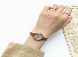 Foto van Horloge retro brown women watches qualities small ladies wristwatches vintage leather bracelet watch