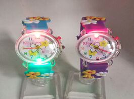 Foto van Horloge flashing light source child boys girls watches kids electronic colorful glow baby birthday g