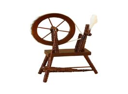 Foto van Speelgoed retro mini spinning wheel for 1:12 doll house furniture accessories random color