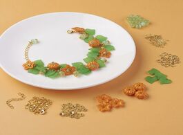 Foto van Sieraden jewelry making kit diy halloween pumpkin bracelet with acrylic beads and pendants cat eye m