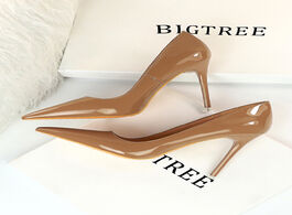 Foto van Schoenen pumps fashion colorful square heels high quality sheepskin round toe mature hot sale elegan