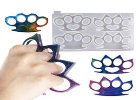 Foto van Huis inrichting brass knuckle resin molds diy self defence dusters epoxy silicone moulds