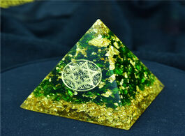Foto van Sieraden orgonite pyramid natural green crystal anahata chakra chamuel cure anxiety resin jewelry de