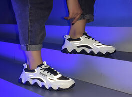 Foto van Schoenen women chunky sneakers vulcanize shoes korean fashion new female black white platform thick 