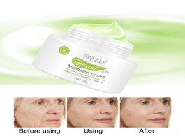 Foto van Schoonheid gezondheid retinol moisturizer cream smooth tighten skin increase elasticity anti wrinkle