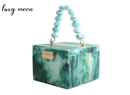 Foto van Tassen summer mini handbag women s acrylic clutch evening bag box shape pearl chain wedding purse lu