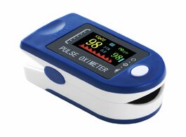 Foto van Schoonheid gezondheid finger pulse oximeter clip heartbeat saturation oxygen pulsoksymetr heart rate