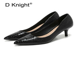 Foto van Schoenen patent crocodile leather woman high heels pumps sexy pointed toe stilettos office lady shoe