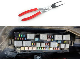 Foto van Auto motor accessoires car disassembly tool replacement of relay clamp extraction pliers fuse remova