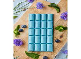 Foto van Food chocolate blueberry raw organic natural lactose free sugar tile 100 grams