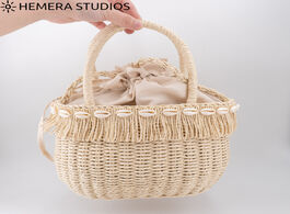 Foto van Tassen bag basket detail color shells natural summer woman 2020 beach raffia jute braided straw ratt