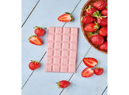 Foto van Food chocolate strawberry raw organic natural lactose free sugar tile 100 grams