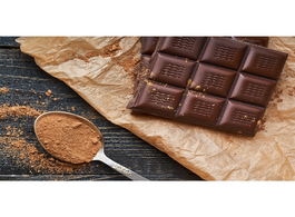 Foto van Food chocolate dark raw organic natural lactose free sugar tile 100 grams