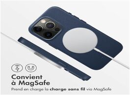 Foto van Accezz magsafe leather backcover iphone 15 pro telefoonhoesje blauw 